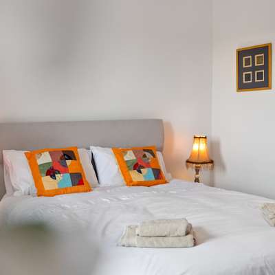 Penalun House - Short walk to beach