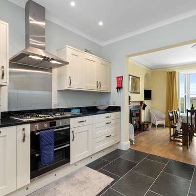 Penalun House - Beautiful Sea Views - Short walk to beach