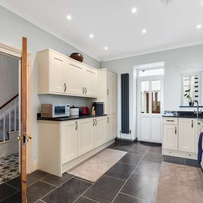 Penalun House - Beautiful Sea Views - Short walk to beach