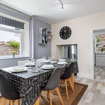 Penlan - Close to Town and Beaches - Tenby, close to town and beaches