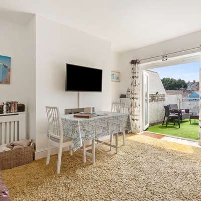 The Pennines - Close to town, beach and shops