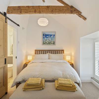Rose Cottage - Sea Views, Hot Tub, Log Burner