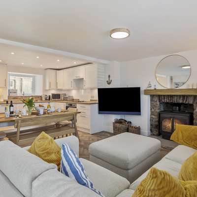 Rose Cottage - Sea Views, Hot Tub, Log Burner