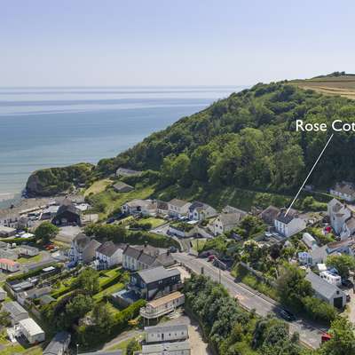 Rose Cottage - Sea Views, Hot Tub, Log Burner