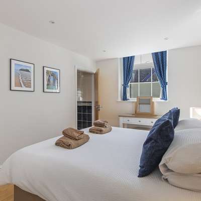 Schooner House - Schooner House - Panoramic Sea Views and Parking