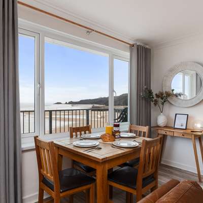 Sea Urchins - Sea Front Apartment with Views - Sea front apartment with views, pet friendly