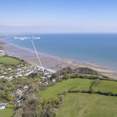 Smugglers Cove - Short walk from beach, parking