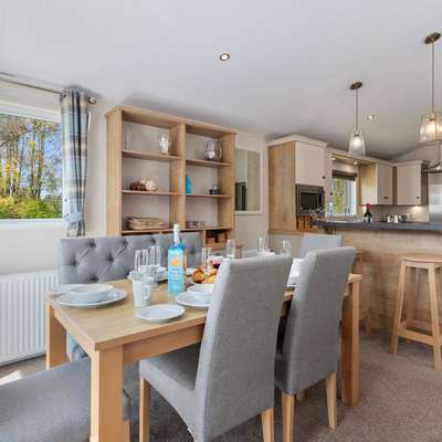 St Mary's View - Luxury Lodge, Short Walk to Beach, Parking