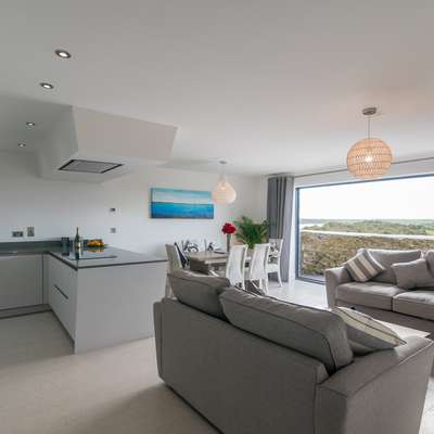Apartment 3 Waterstone - Sea Front with Hot Tub - lounge