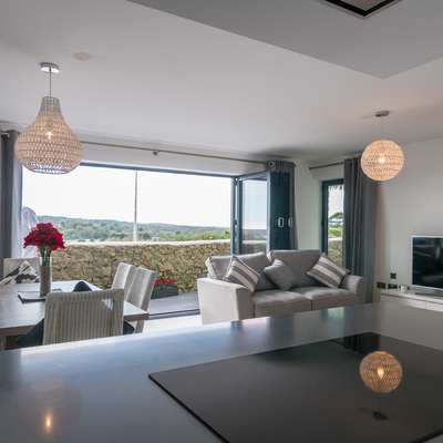 Apartment 3 Waterstone House - Sea Front Apartment, Hot Tub - lounge