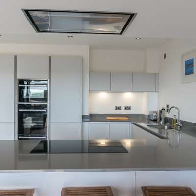Apartment 3 Waterstone House - Sea Front Apartment, Hot Tub - breakfast bar
