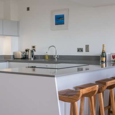 Apartment 3 Waterstone House - Sea Front Apartment, Hot Tub - break bar