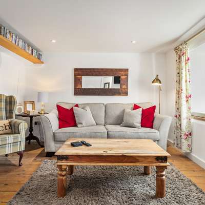 The Cwtch Apartment - Sea Views, Walk to Beach - The Cwtch - Luxury Cottage, Sea Views, Pet Friendly