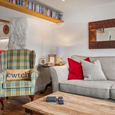 The Cwtch Apartment - Sea Views, Close to Beach - The Cwtch - Luxury Cottage, Sea Views, Pet Friendly
