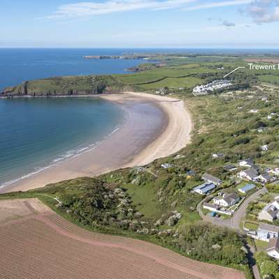 The Retreat - Short walk from beach, parking