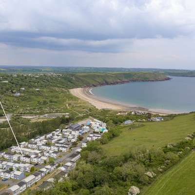 The Retreat - Short walk from beach, parking