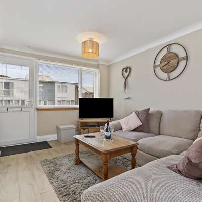 The Retreat - Short walk from beach, parking
