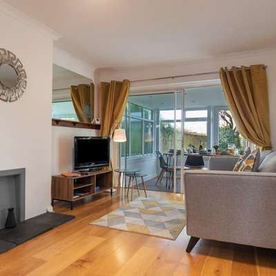 Ty Gwyn - Cottage with Hot Tub, Parking, Dog Friendly