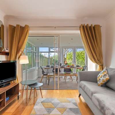 Ty Gwyn - Cottage with Hot Tub, Parking, Dog Friendly