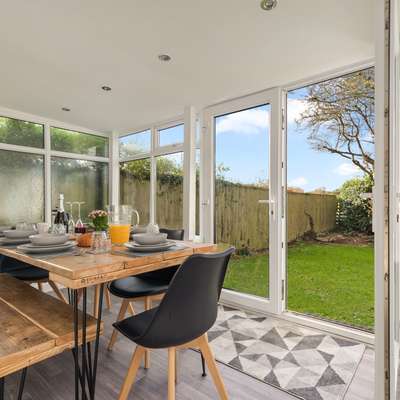 Ty Gwyn - Cottage with Hot Tub, Parking, Dog Friendly