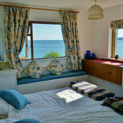 The Cottage - Sea Views, Direct Access to Beach - bed 2