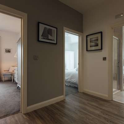 The Hawthorns - Luxury Cottage, Hot Tub, Sea Views - corridor