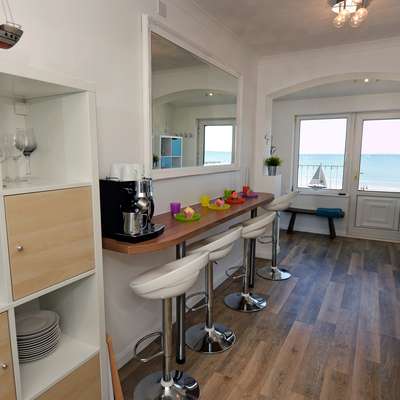 Gone to the Beach - Sea Views, Direct Beach Access - kitchen