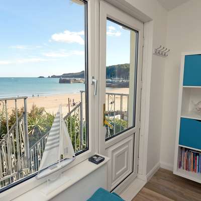 Gone to the Beach - Sea Views, Direct Beach Access - kitchen door