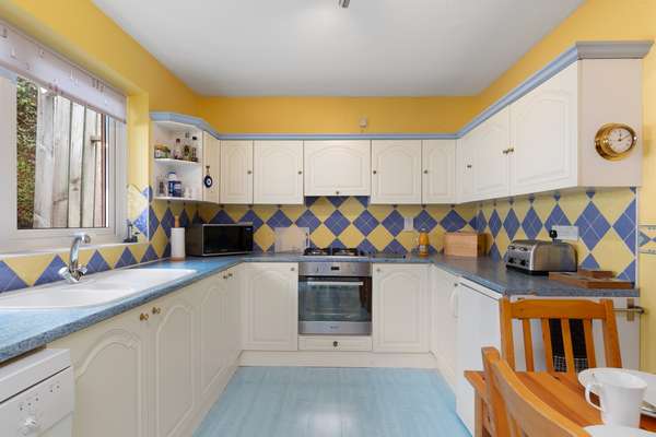 Oaklands - Lovely Cottage, Walk to Beach