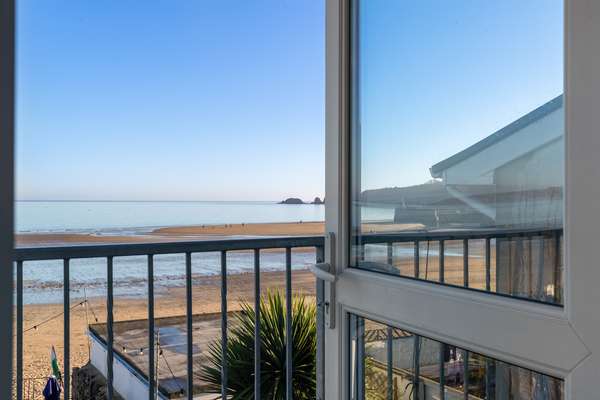 Sea View Apartment - Sea Front Apartment with Views