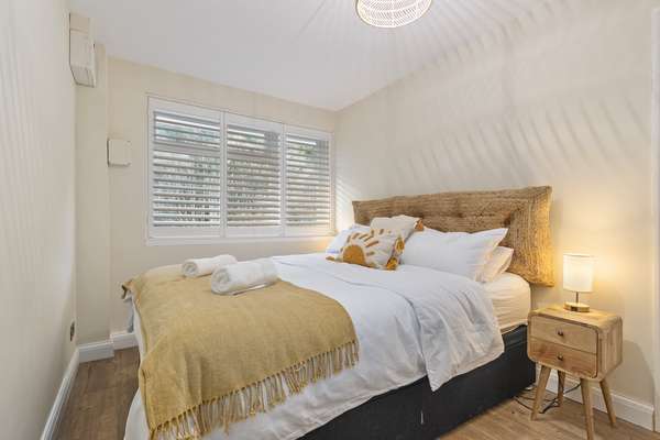 Beach Retreat - Sea Views, Parking, Beach Access