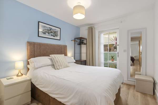 12 Rhodewood House - Close to Village and Beach, Sea Glimpses