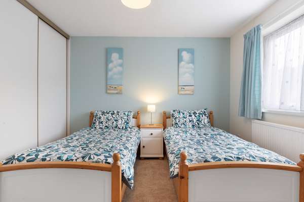 Oaklands - Lovely Cottage, Walk to Beach