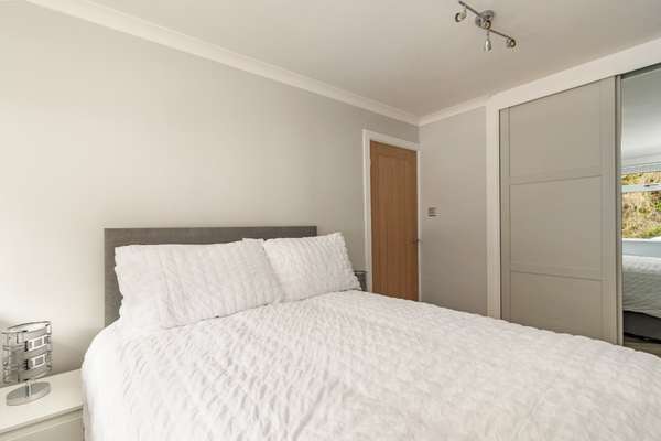6 Beach Court - Direct Beach Access, Sea Views