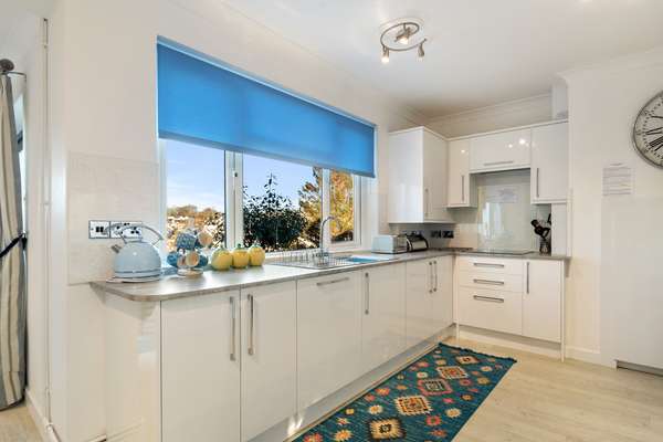 Four Oaks - Sea Views, Parking, Enclosed Garden, Dog Friendly