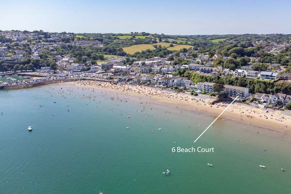 6 Beach Court - Direct Beach Access, Sea Views
