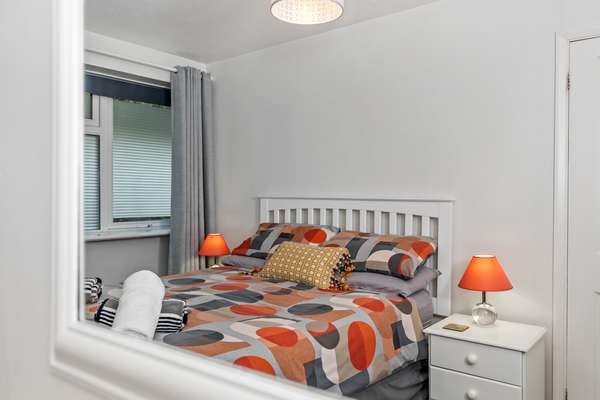 Swn Y Tonnau - Sea Front Apartment, Spectacular Sea Views, Parking, Direct Beach Access