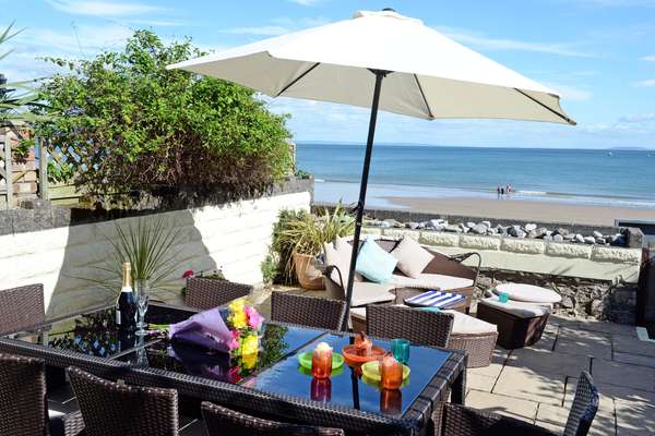 Gone to the Beach - Sea Views, Direct Beach Access