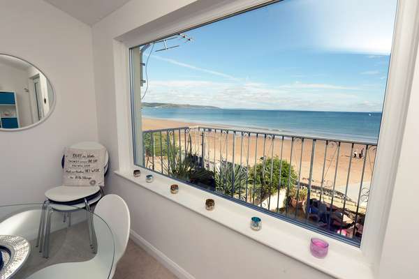 Gone to the Beach - Sea Views, Direct Beach Access