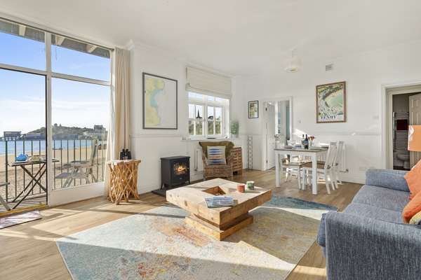 1 Sunny Cove - Direct Beach Access, Sea Views
