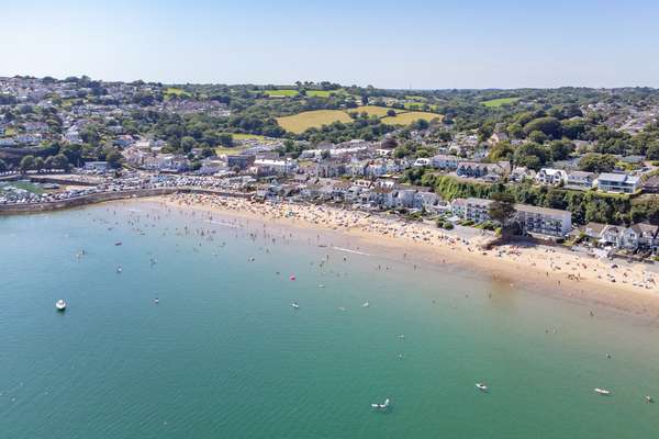 Swn Y Tonnau - Sea Front Apartment, Spectacular Sea Views, Parking, Direct Beach Access