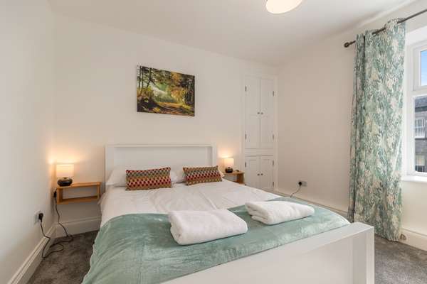 Falcon House - Charming Cottage, Central Location