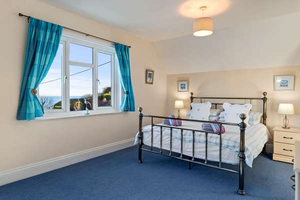 Four Oaks - Sea Views, Parking, Enclosed Garden, Dog Friendly