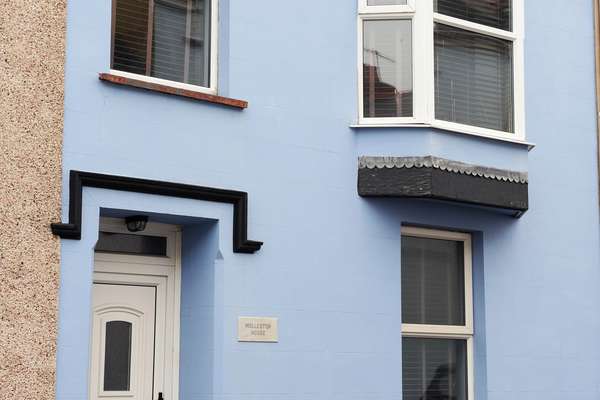 8 Culver Park - Tenby Cottage, Close to Beach