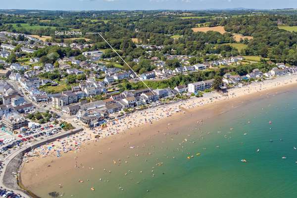 Sea Urchins Apartment - Sea front apartment with views, pet friendly