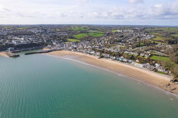 Sea Urchins Apartment - Sea front apartment with views pet friendly