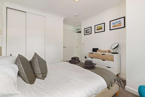 25 Coedrath Park - Sea Views from Balcony, Short Walk to Beach,  Parking