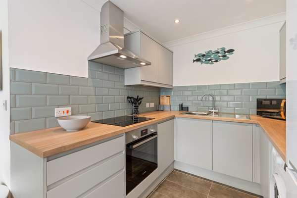 25 Coedrath Park - Sea Views from Balcony, Short Walk to Beach,  Parking