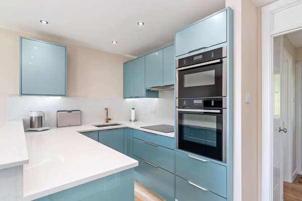 Salty Kisses - Sea Front Apartment