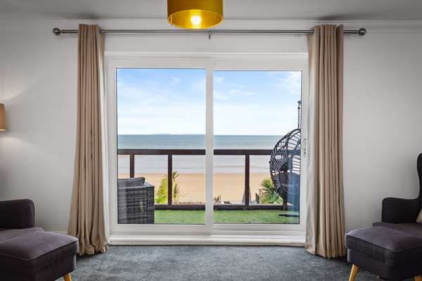 Penrose - Beach House with Direct Beach Access